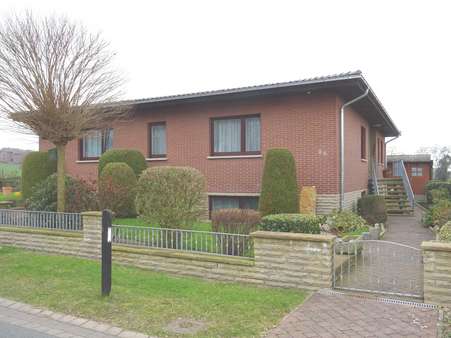 Nordostansicht - Bungalow in 31655 Stadthagen mit 157m² kaufen