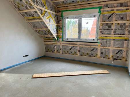 Wohnbereich mit offener Küche (DG) - Erdgeschosswohnung in 31675 Bückeburg mit 90m² kaufen