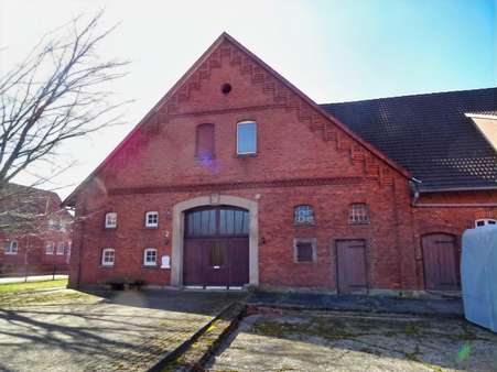 Zugang Diele und Stallungen Zugang Diele und Stallungen - Landwirtschaftlicher Betrieb in 31655 Stadthagen mit 235m² kaufen