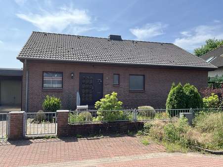 Straßenansicht Straßenansicht - Bungalow in 31547 Rehburg-Loccum mit 103m² kaufen