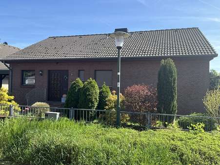 Straßenansicht Straßenansicht - Bungalow in 31547 Rehburg-Loccum mit 103m² kaufen
