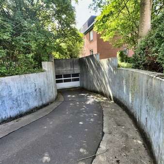 Einfahrt in die Tiefgarage Einfahrt in die Tiefgarage - Etagenwohnung in 31582 Nienburg mit 78m² kaufen