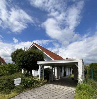Straßenansicht mit Carport - Einfamilienhaus in 31547 Rehburg-Loccum mit 134m² kaufen