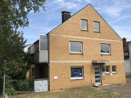 Ansicht von der Straße - Mehrfamilienhaus in 31582 Nienburg mit 252m² günstig kaufen