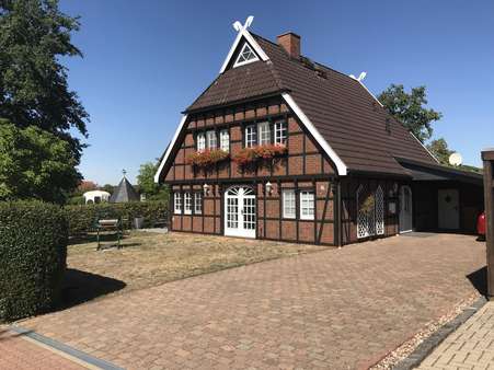 Auffahrt mit Vorgarten - Einfamilienhaus in 31547 Rehburg-Loccum mit 130m² günstig kaufen