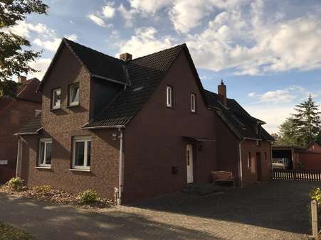 Ansicht von der Straße - Einfamilienhaus in 31582 Nienburg mit 110m² günstig kaufen