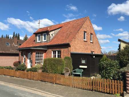 Ansicht von der Straße - Einfamilienhaus in 31582 Nienburg mit 150m² günstig kaufen
