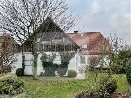 Hausansicht vom Garten - Zweifamilienhaus in 27232 Sulingen mit 241m² günstig kaufen
