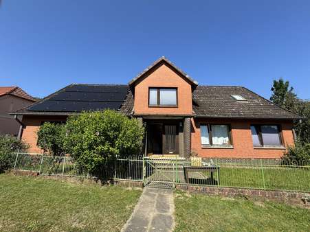 Ansicht vorn - Einfamilienhaus in 29456 Hitzacker mit 220m² kaufen