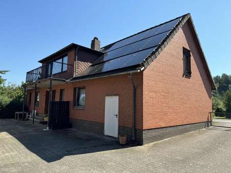 Seitenansicht / Ansicht Innenhof - Einfamilienhaus in 29456 Hitzacker mit 220m² kaufen