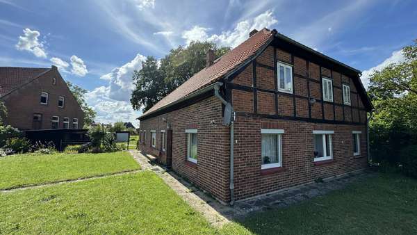 Ansicht hinten / Seitenansicht - Resthof in 29472 Damnatz mit 160m² kaufen