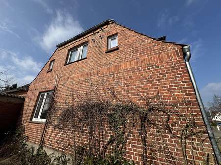 Seitenansicht - Einfamilienhaus in 29525 Uelzen mit 194m² kaufen