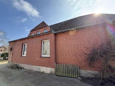 Seitenansicht - Einfamilienhaus in 29525 Uelzen mit 194m² kaufen