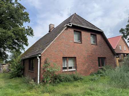Seitenansicht vom Garten - Resthof in 29473 Göhrde mit 143m² kaufen