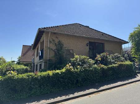 Seitenansicht von der Straße - Einfamilienhaus in 29456 Hitzacker mit 157m² kaufen