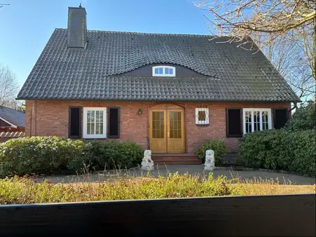Seltenes Schmuckstück: Charmantes Einfamilienhaus in Molzen mit parkähnlichem Grundstück !