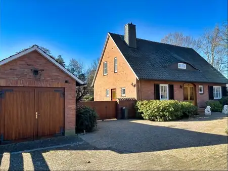 Seltenes Schmuckstück: Charmantes Einfamilienhaus in Molzen mit parkähnlichem Grundstück !