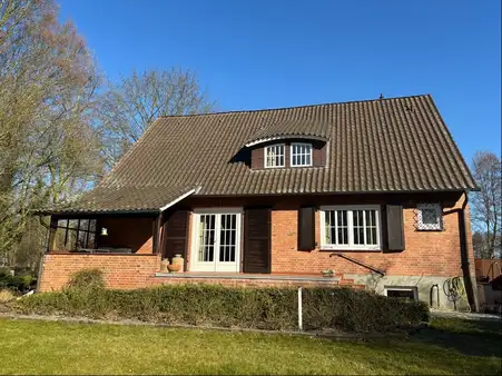 Seltenes Schmuckstück: Charmantes Einfamilienhaus in Molzen mit parkähnlichem Grundstück !