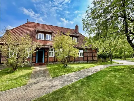 Historisches Fachwerkhaus mit 2 Wohneinheiten und viel Platz in Holdenstedt sucht neue Eigentümer