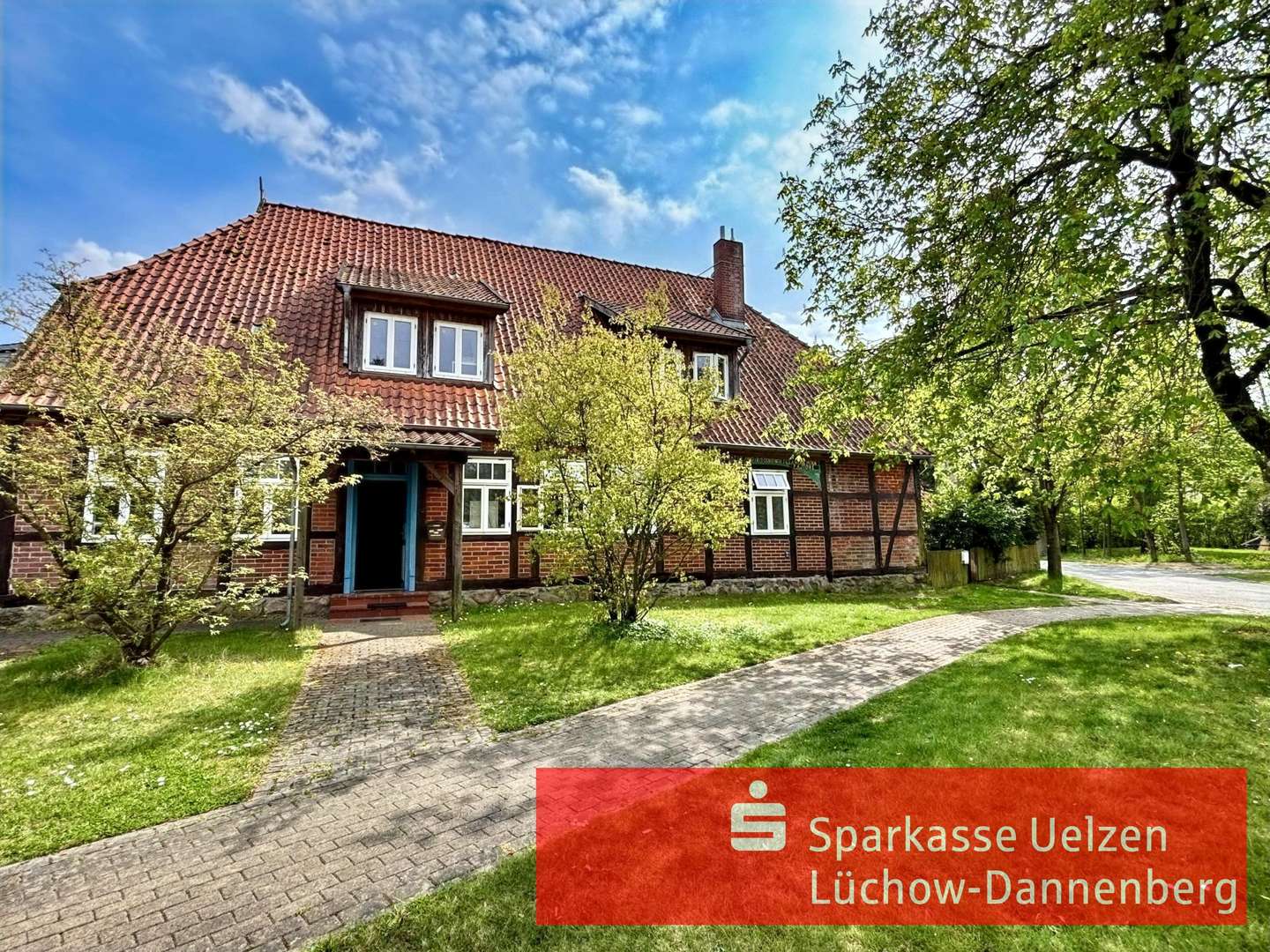 Ansicht von der Straße - Zweifamilienhaus in 29525 Uelzen mit 349m² kaufen