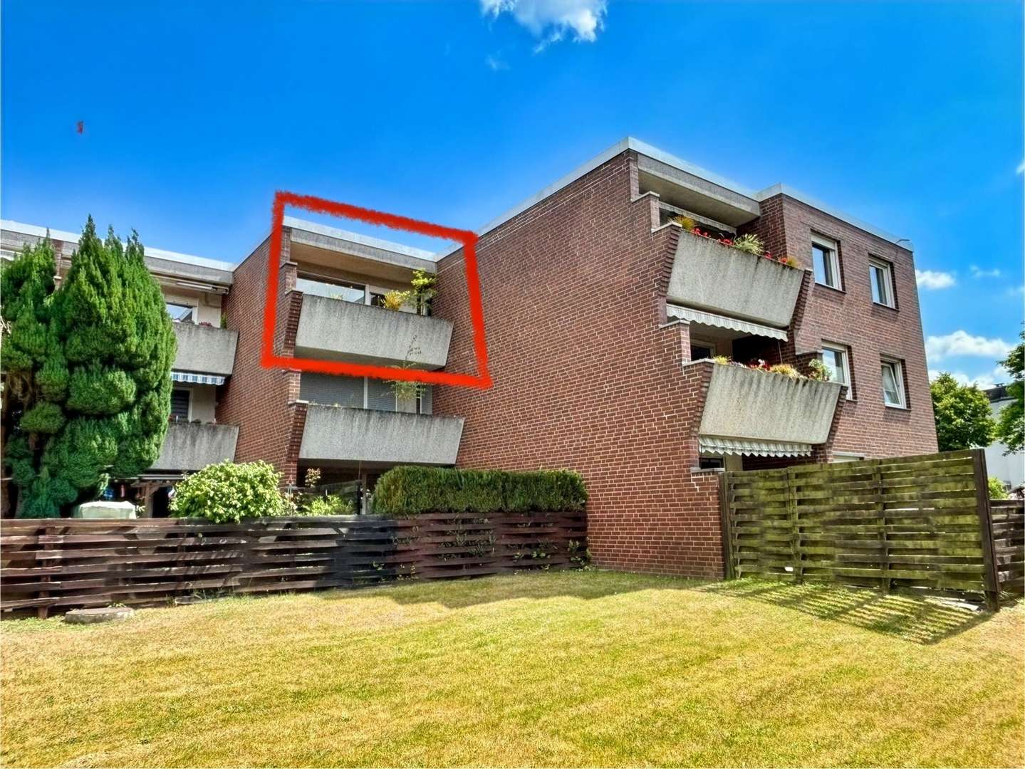 Westansicht Balkon - Dachgeschosswohnung in 29525 Uelzen mit 60m² kaufen