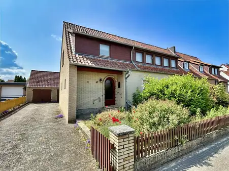 DHH in verkehrsgünstiger Lage von Uelzen - Selbermacher aufgepasst - gestalten Sie Ihr neues Zuhause