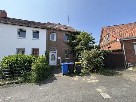 Sanierungsbedürftiges Reihenendhaus in zentraler Lage von Uelzen zu verkaufen !