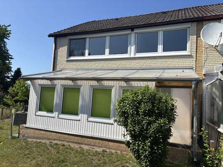 Rückansicht und Wintergarten Rückansicht und Wintergarten - Reihenendhaus in 29439 Lüchow mit 103m² kaufen