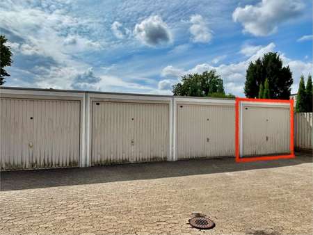 Garage mit gepflasterter Zuwegung - Erdgeschosswohnung in 29525 Uelzen mit 80m² kaufen