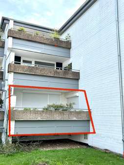 Südseite mit großem Balkon und Außenjalousien - Erdgeschosswohnung in 29525 Uelzen mit 80m² kaufen