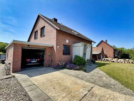 Eingangsbereich und Garage Eingangsbereich und Garage - Einfamilienhaus in 29525 Uelzen mit 136m² kaufen
