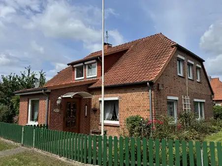Stöcken, massives Einfamilienhaus mit Einliegerwohnung