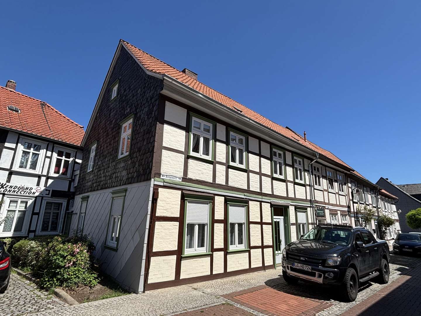 Straßenansicht mit Eingangsbereich Straßenansicht mit Eingangsbereich - Erdgeschosswohnung in 29439 Lüchow mit 50m² mieten