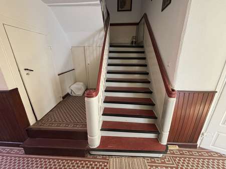 Treppe ins Obergeschoss Treppe ins Obergeschoss - Erdgeschosswohnung in 29439 Lüchow mit 50m² mieten