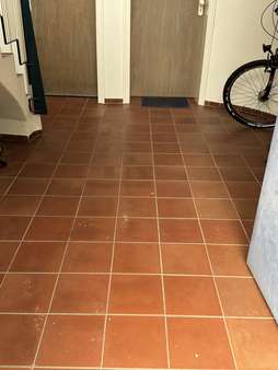 gefliester Eingangsbereich gefliester Eingangsbereich - Etagenwohnung in 29574 Ebstorf mit 51m² kaufen