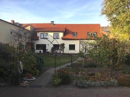 Zugang von hinten - Mehrfamilienhaus in 29439 Lüchow mit 275m² günstig kaufen