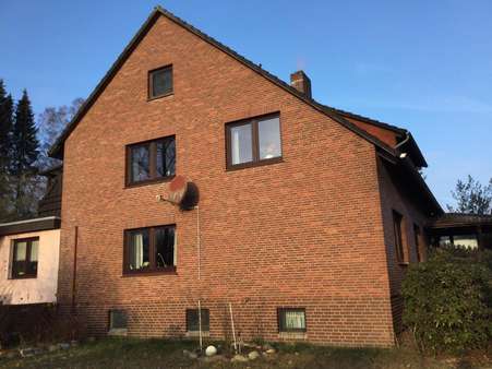 Giebelansicht - Zweifamilienhaus in 29556 Suderburg mit 277m² günstig kaufen
