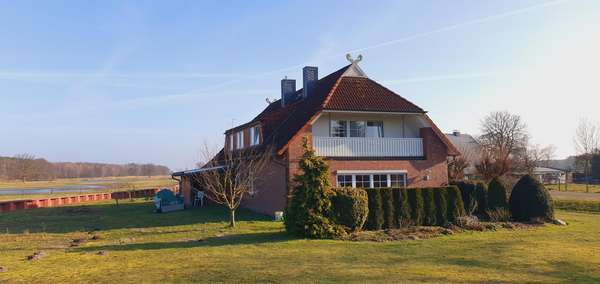 Blick von der Seite - Einfamilienhaus in 19273 Rosien mit 200m² kaufen