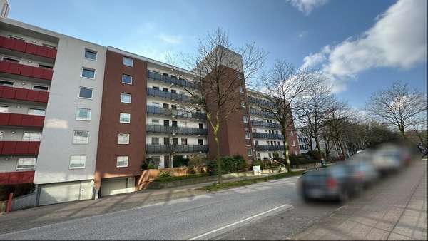 Blick von der Straße - Etagenwohnung in 22529 Hamburg mit 42m² kaufen