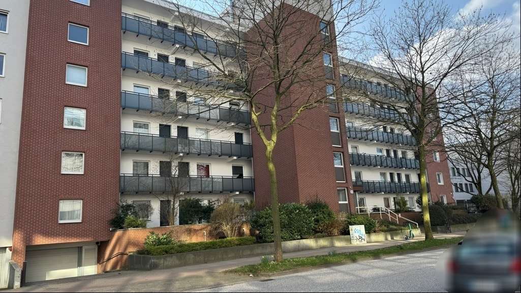 Blick von der Straße - Etagenwohnung in 22529 Hamburg mit 42m² kaufen