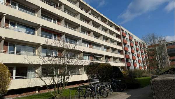 Blick vom Innenhof - Etagenwohnung in 22529 Hamburg mit 42m² kaufen