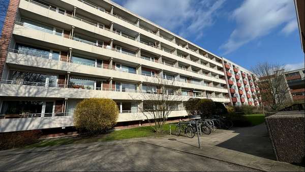 Blick vom Innenhof - Etagenwohnung in 22529 Hamburg mit 42m² kaufen