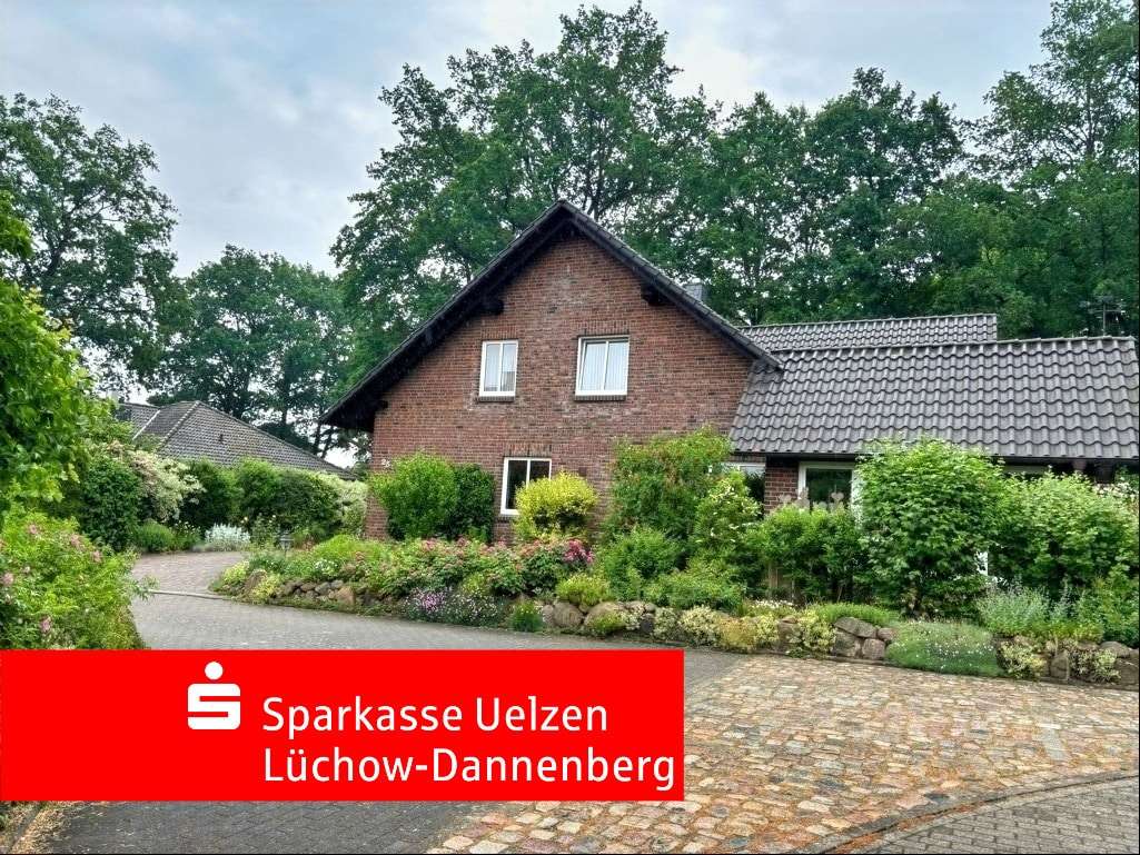 Photo-1 - Einfamilienhaus in 29525 Uelzen mit 198m² kaufen