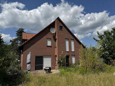 Ansicht vom Garten - Einfamilienhaus in 30559 Hannover mit 120m² kaufen