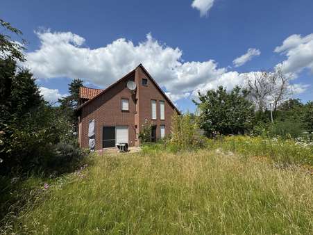 Ansicht vom Garten - Einfamilienhaus in 30559 Hannover mit 120m² kaufen