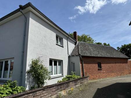 Seitenansicht - Einfamilienhaus in 29559 Wrestedt mit 280m² kaufen