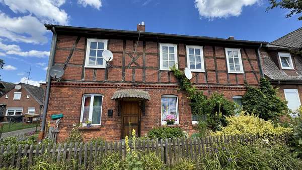 Ansicht von vorn - Mehrfamilienhaus in 29471 Gartow mit 240m² kaufen