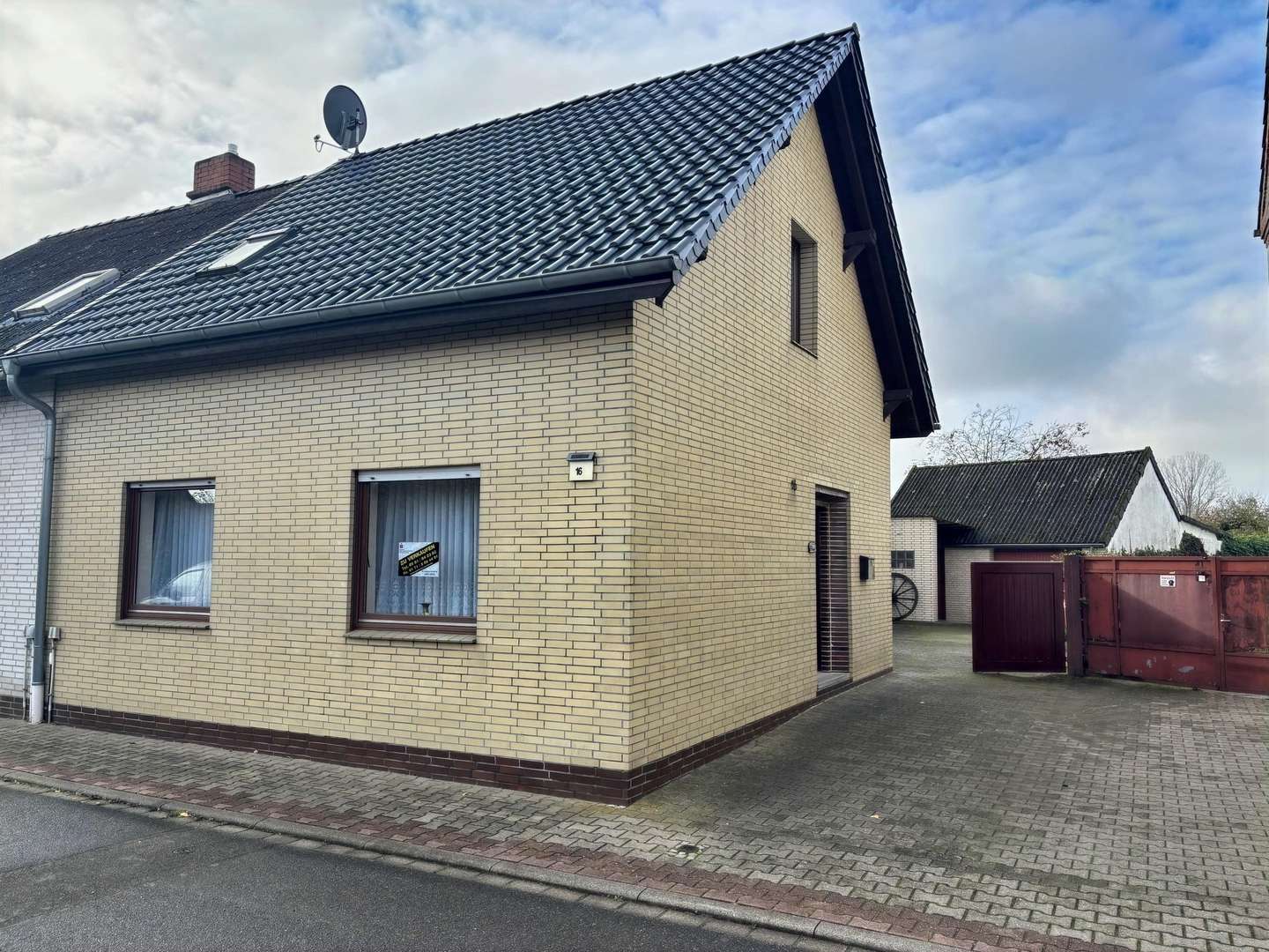 Vorderansicht - Doppelhaushälfte in 29462 Wustrow mit 118m² kaufen