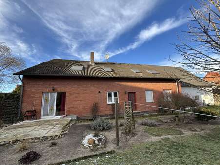 Gartenbereich mit Terrasse - Einfamilienhaus in 29559 Wrestedt mit 274m² kaufen