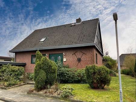 Straßenansicht - Zweifamilienhaus in 29649 Wietzendorf mit 161m² kaufen